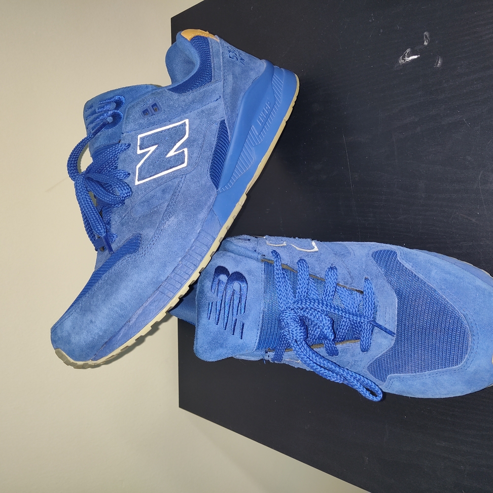 New Balance Blue Sneakers with Suede Texture and Low-Top Design